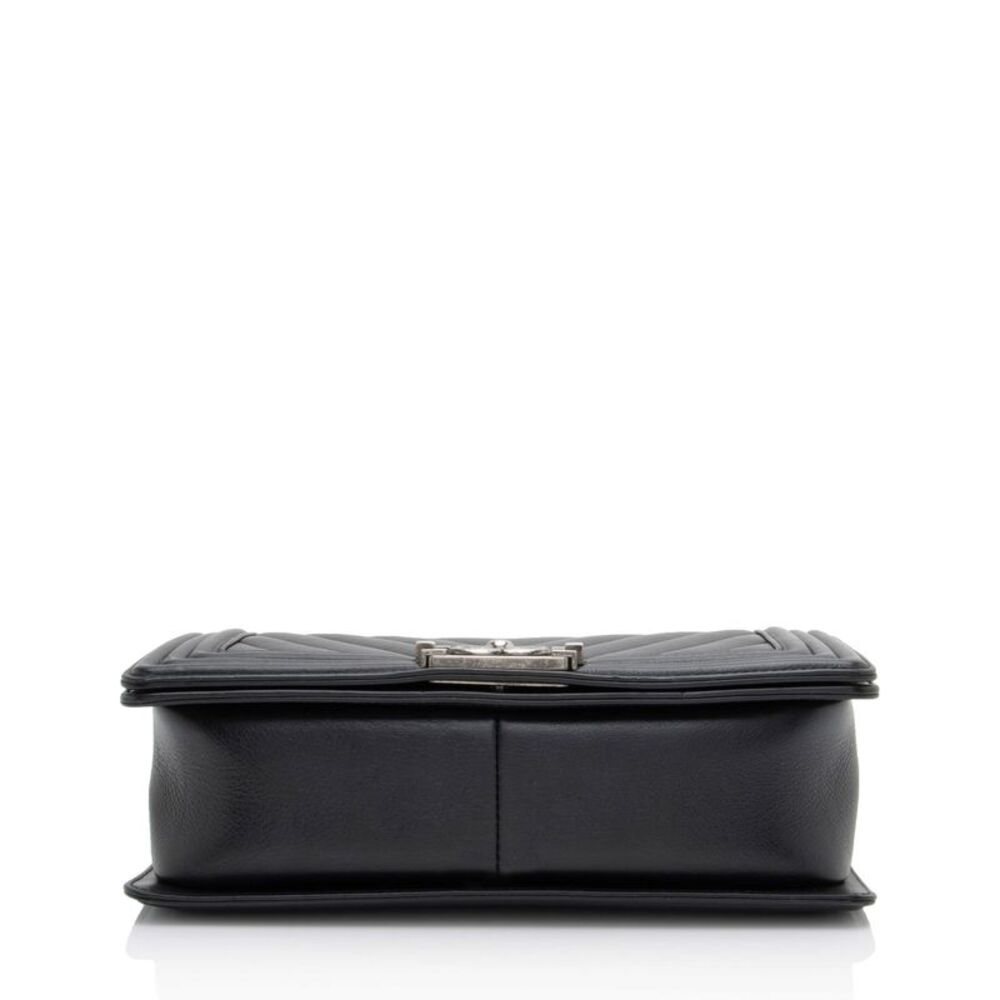 Chanel Chevron Lambskin Old Medium Boy Bag - Picture 4 of 15